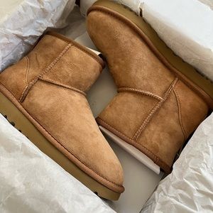 BRAND NEW Ugg Classic Mini Boot II- SIZE W7